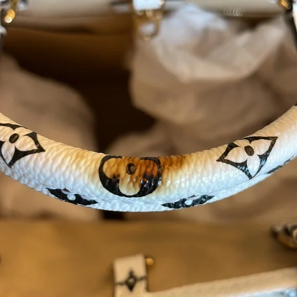 Preowned Louis Vuitton on the go khaki taupe large bag shopper - Picture 13 of 14